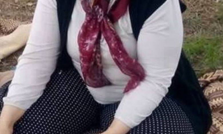 أنا اسمي موزة، عمانية من ولاية بهلاء، عمري ٤٠ سنة، أشتغل في مجال الفلاحة أبحث عن شريك الحياة