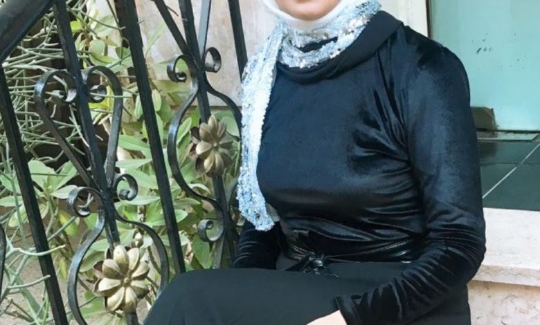 اسمي نجلاء، عندي 40 سنة، من مدينة المنصورة في مصر. مطلقة من 3 شهور بدور عن شريك الحياة