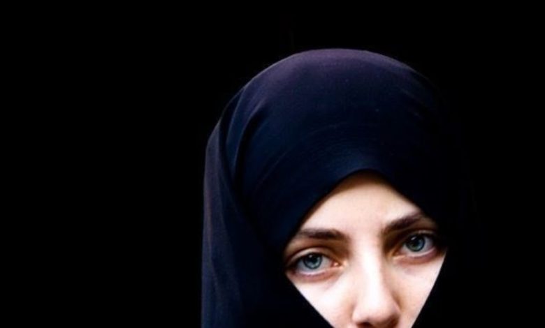 أنا لمى، سورية من اللاذقية، عمري ٣٧ سنة، مطلقة عم دور عن شريك الحياة