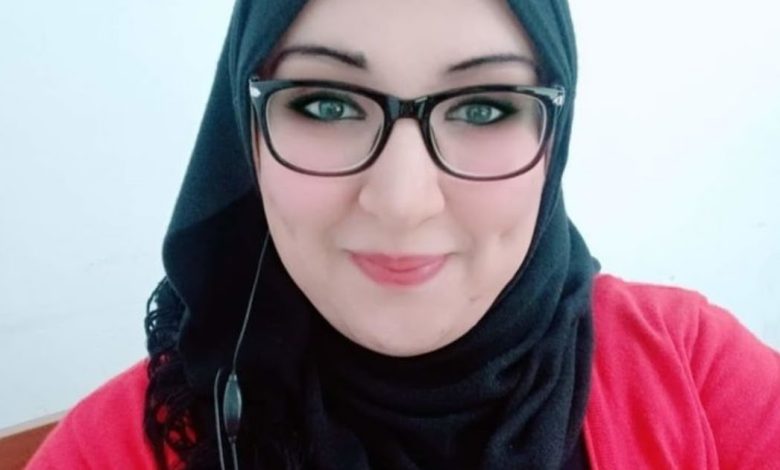 أنا نجوى من الحمامات، عمري 45 سنة، مطلقة وعندي ولد وبنت. نخدم في مخبر تحاليل نلوج على شريك الحياة