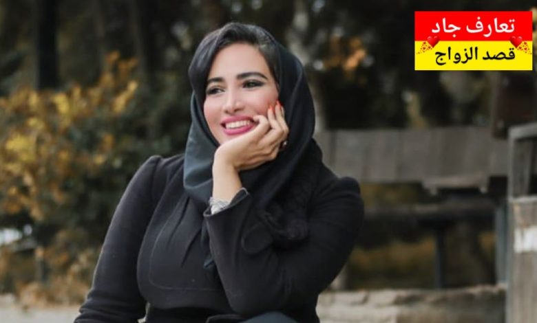 أنا أمل بنت علي، عمانية من ولاية صحار، عمري ٢٣ وثلاثين سنة، وعازبة. أشتغل فـ شركة خاصة فـ مجال الطاقة الشمسية أبحث عن شريك الحياة