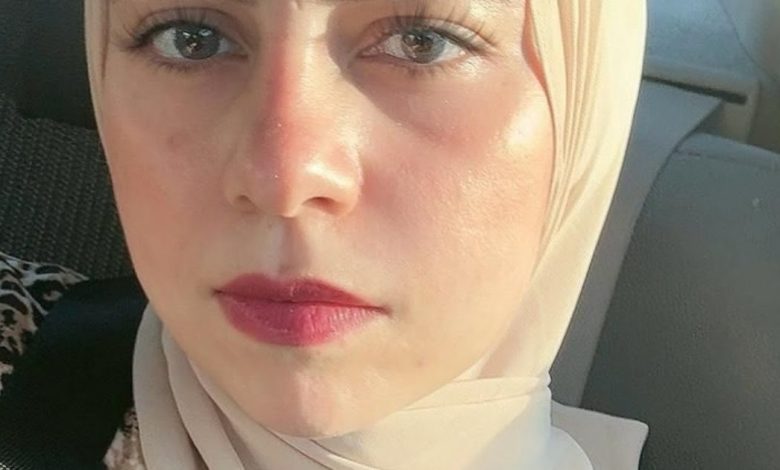 اسمي رغد، سورية من حمص، عمري 35 سنة، عازبة عم دور عن شريك الحياة