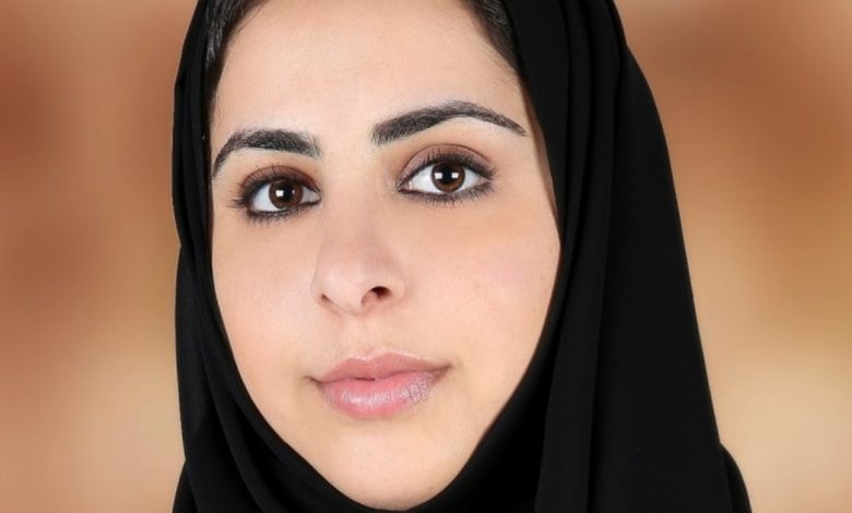 أنا لولوة، بنت قطرية من الريان، عمري ٣٥ سنة، اشتغل موظفة في وزارة التجارة أبحث عن شريك الحياة