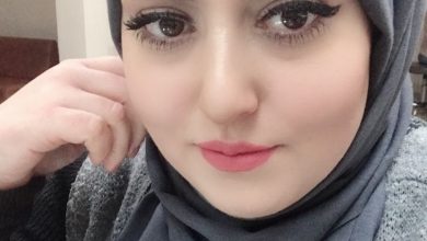 أنا جمانة، سورية من اللاذقية، بنت بحر وريحة ياسمين.. عمري 36 سنة، عازبة وبشتغل بائعة كتب بسوق الصاغة بدي أتعرف عن شريك الحياة