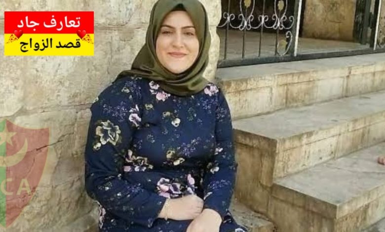 سهيلة جزائرية من العاصمة، عمري 41 سنة، نخدم في مصنع تاع الخياطة والملابس الجاهزة أبحث عن شريك الحياة