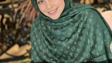 أنا اسمي سُهى، بنت سورية من حلب، عمري 36 سنة، بشتغل موظفة بالبريد أبحث عن شريك حياة للزواج الشرعي والاستقرار الجاد