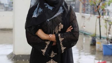 أنا بدرية، بنت بحرينية من المحرّق، عمري 33 سنة، موظفة استقبال في مركز طبي أبحث عن شريك الحياة