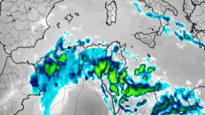 طقس الليلة : تقلبات جوية مرتقبة مع أمطار رعدية تشمل 2 ولايات