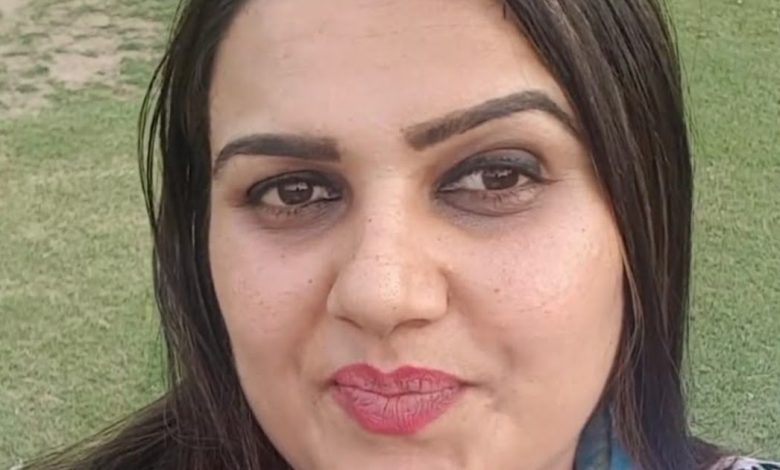 اسمي أمل، أردنية من عمان، عمري 40 سنة عازبة أبحث عن شريك الحياة للزواج