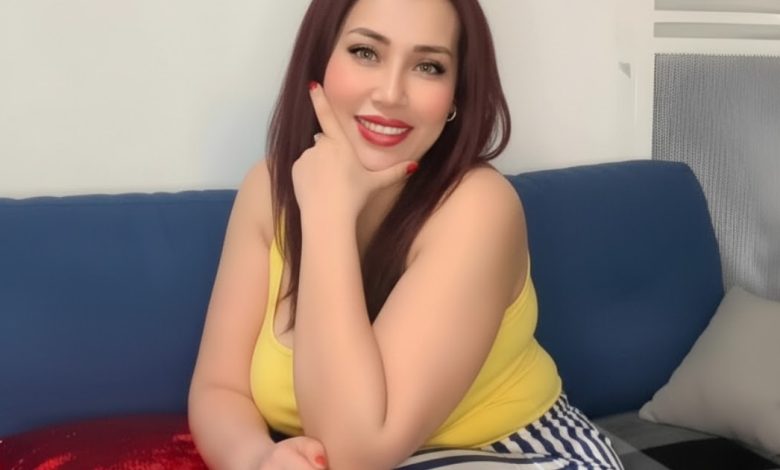أنا اسمي نرمين، عمري 37 سنة، مطلقة نلوج على شريك الحياة للزواج