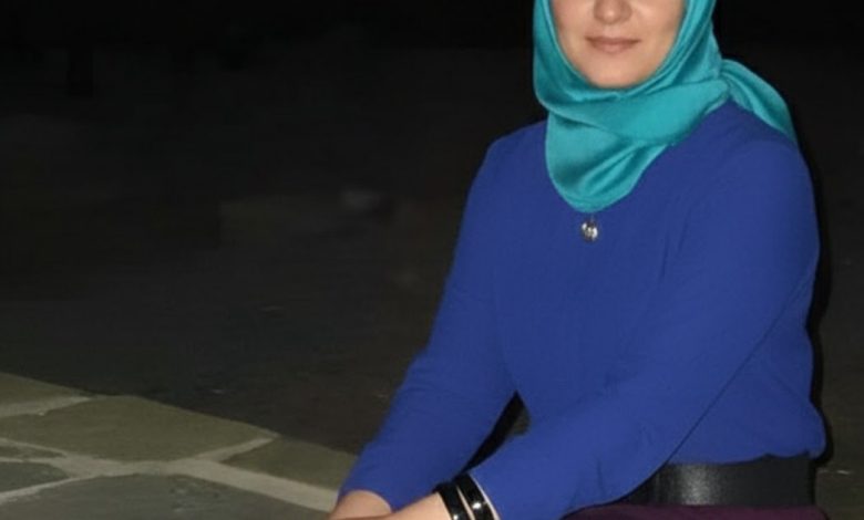 أنا منى، مصرية من إسكندرية، عندي 43 سنة. مطلقة بدور عن شريك الحياة للزواج الحلال