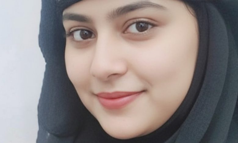 أنا اسمي نجاة، بنت يمنية من تعز، عمري 34 سنة، عازبة بدور عن شريك الحياة للزواج الشرعي