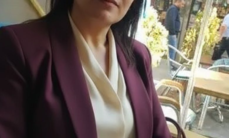 أنا اسمي هالة، سورية من الشام، عمري 54 سنة ولسا عزباء بدور عن شريك الحياة للزواج الحلال